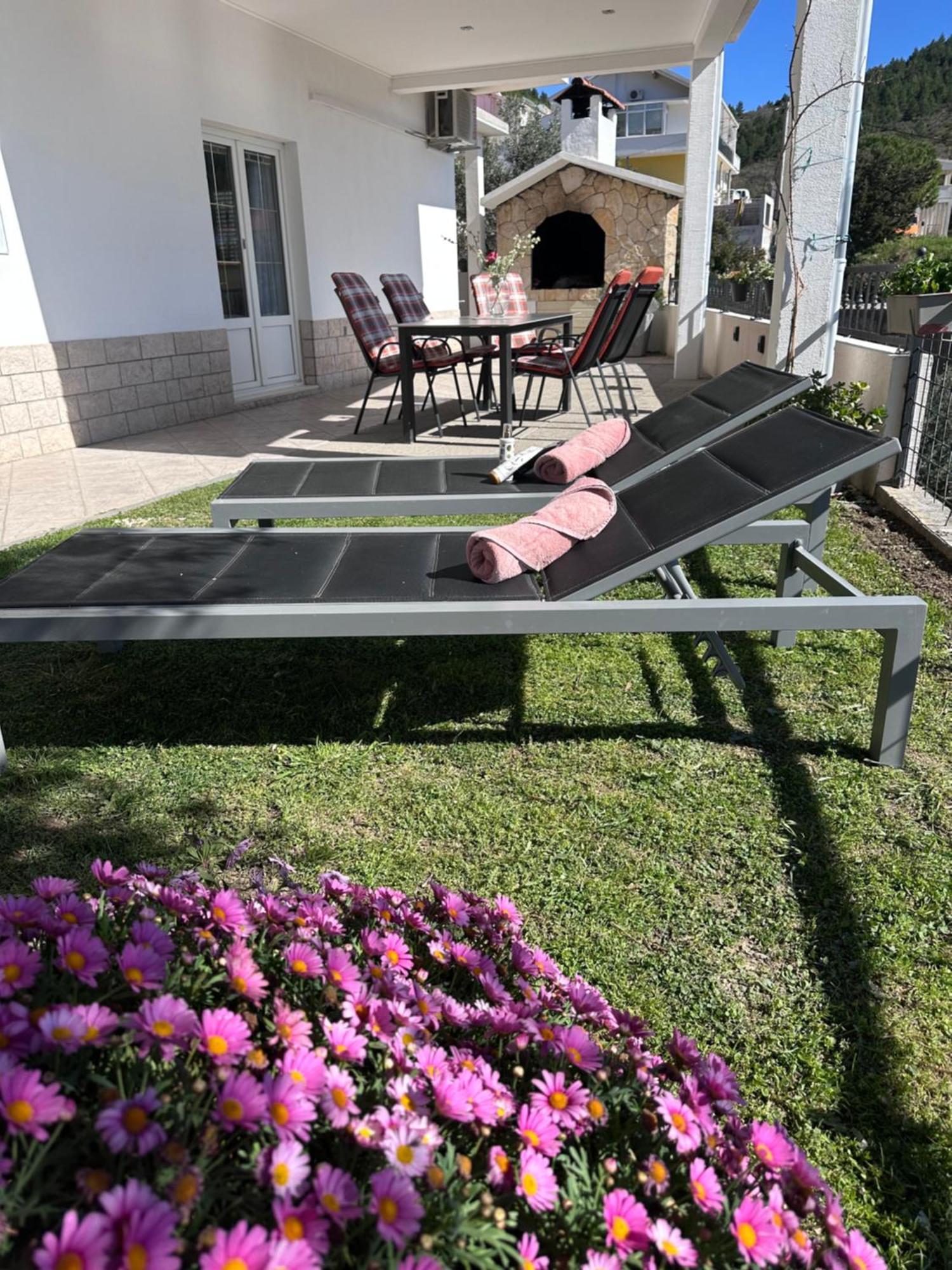 Apartmani Bilic Dugi Rat Exterior photo